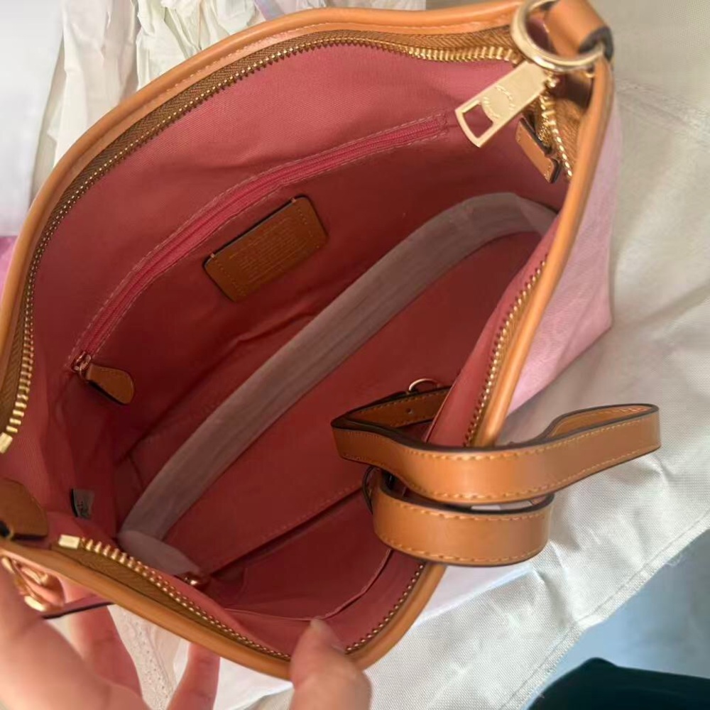 Coach  Laurel 31 Totes Shoulder Bags - Picture 4 of 6